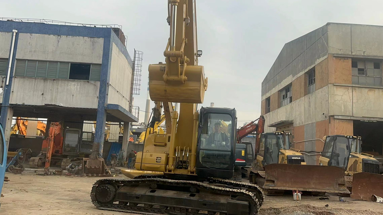 CATERPILLAR 320C - حفارات زحافة: صور 5 CATERPILLAR 320C - حفارات زحافة: صور 5