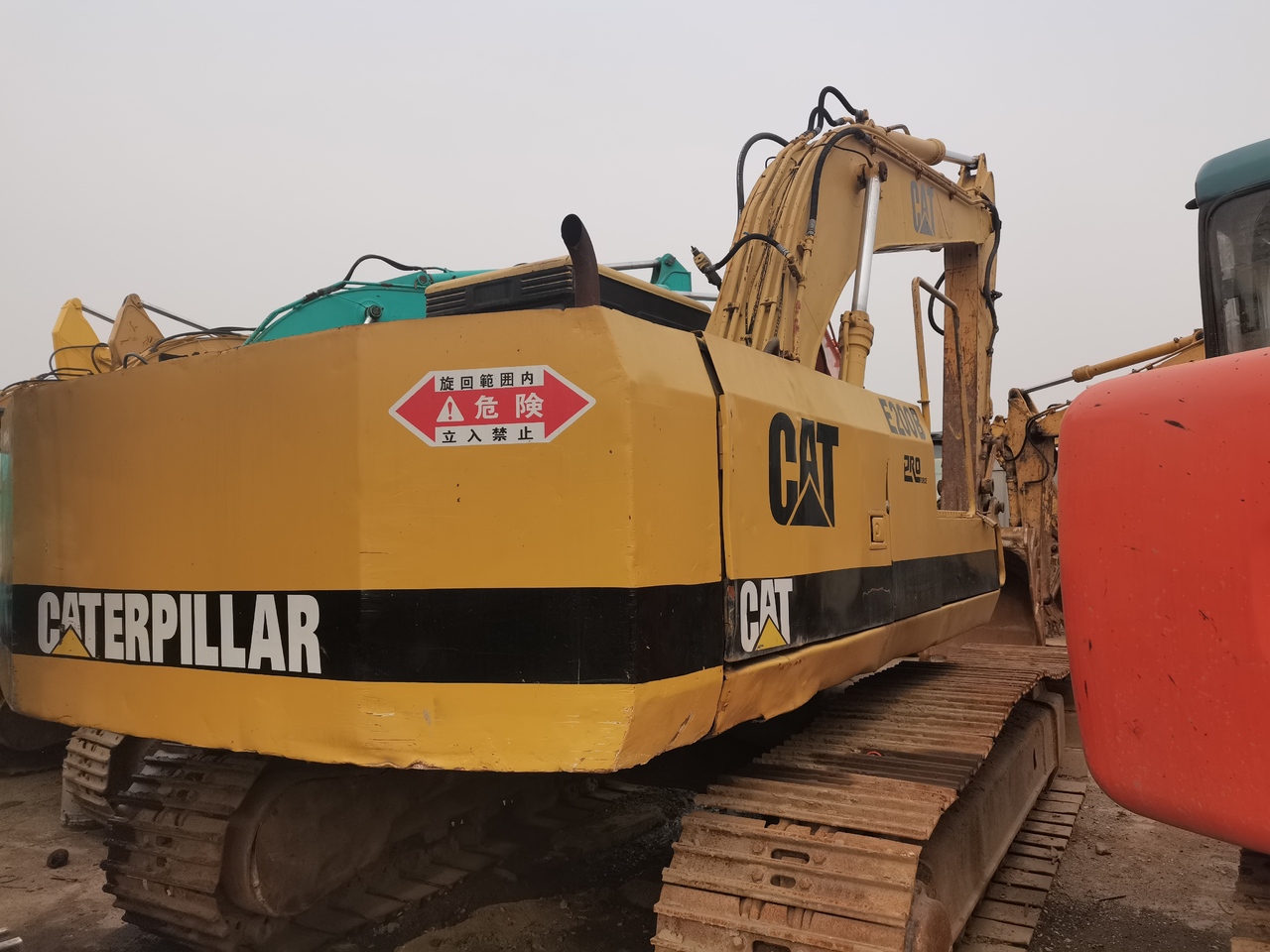 CATERPILLAR CAT-E200-excavator - حفارات زحافة: صور 3 CATERPILLAR CAT-E200-excavator - حفارات زحافة: صور 3
