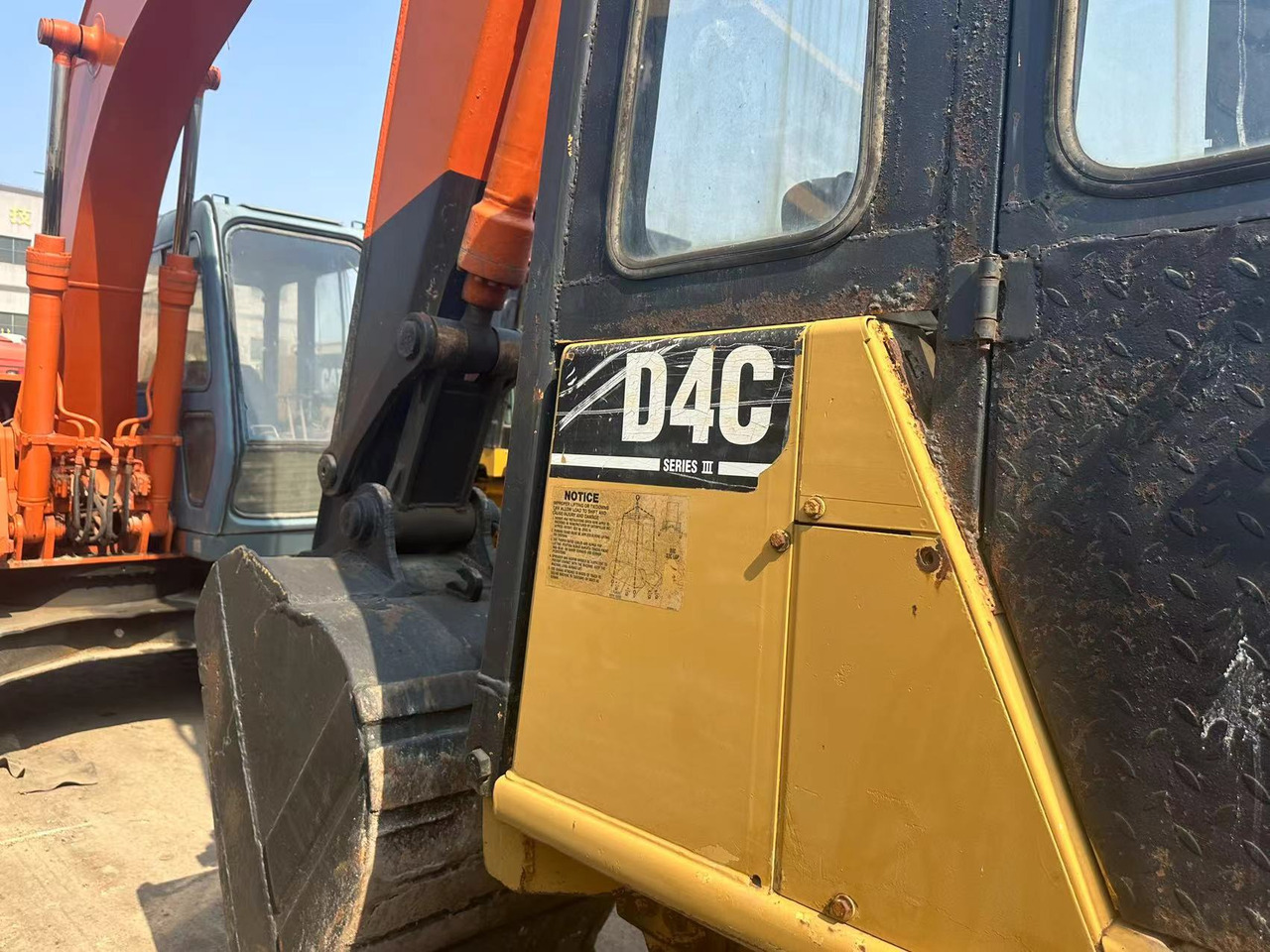 CATERPILLAR D4C - بلدوزر: صور 4 CATERPILLAR D4C - بلدوزر: صور 4