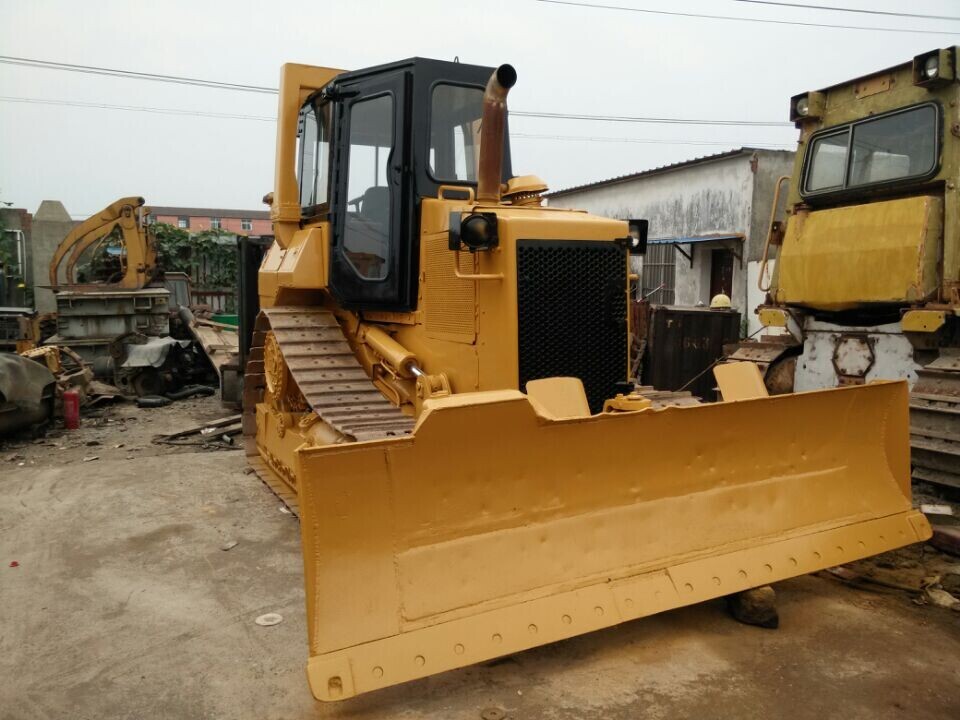 CATERPILLAR D4H - بلدوزر: صور 3 CATERPILLAR D4H - بلدوزر: صور 3