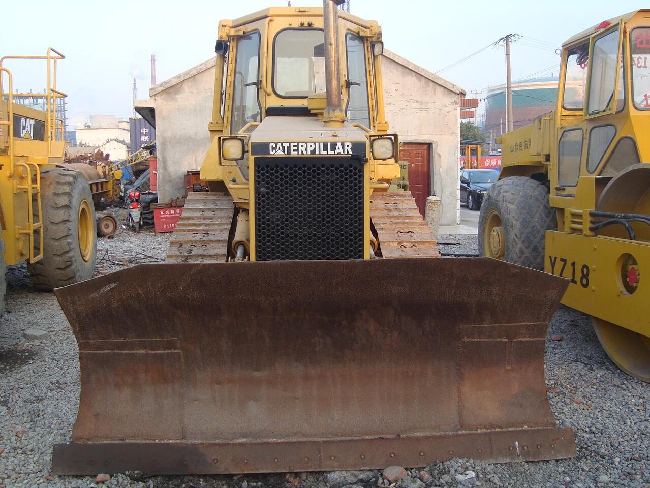 CATERPILLAR D4H - بلدوزر: صور 3 CATERPILLAR D4H - بلدوزر: صور 3