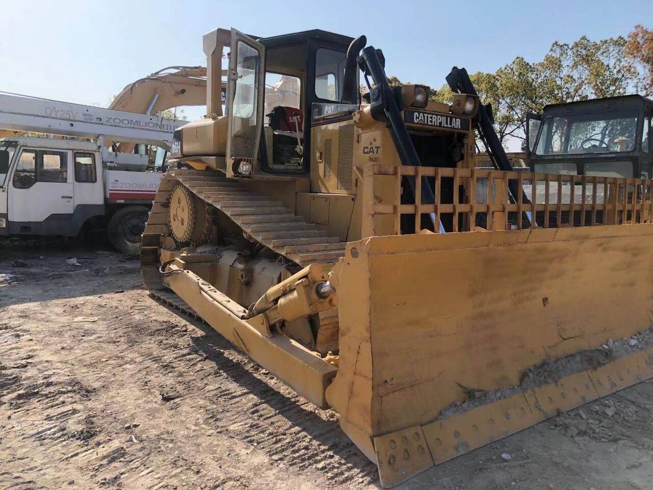 CATERPILLAR D6H - بلدوزر: صور 2 CATERPILLAR D6H - بلدوزر: صور 2