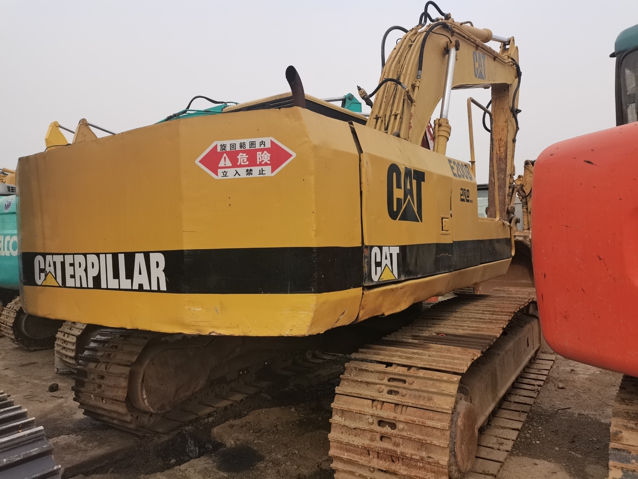 CATERPILLAR E200 - حفارات زحافة: صور 1 CATERPILLAR E200 - حفارات زحافة: صور 1