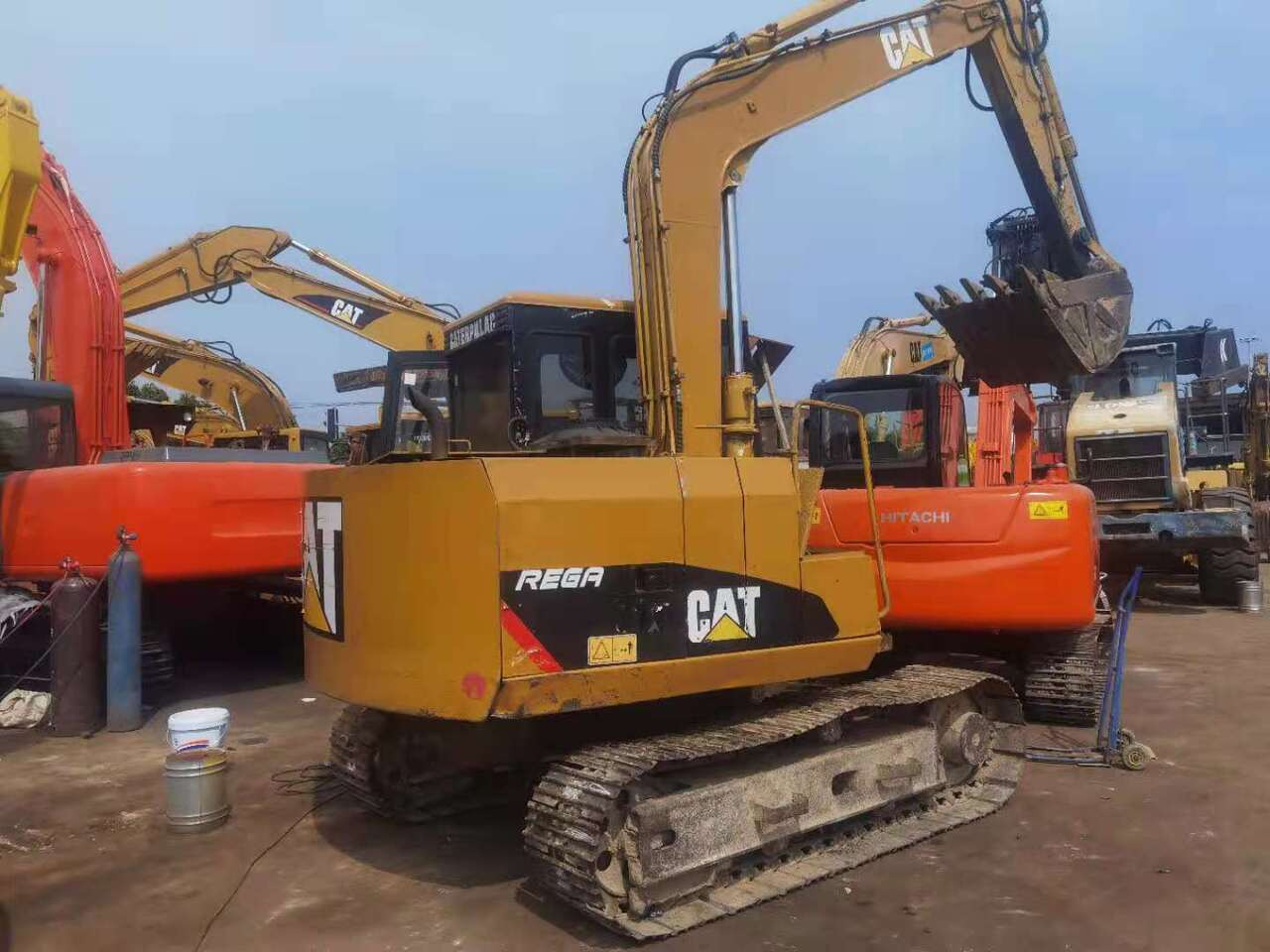 CATERPILLAR E70B - حفارات زحافة: صور 1 CATERPILLAR E70B - حفارات زحافة: صور 1