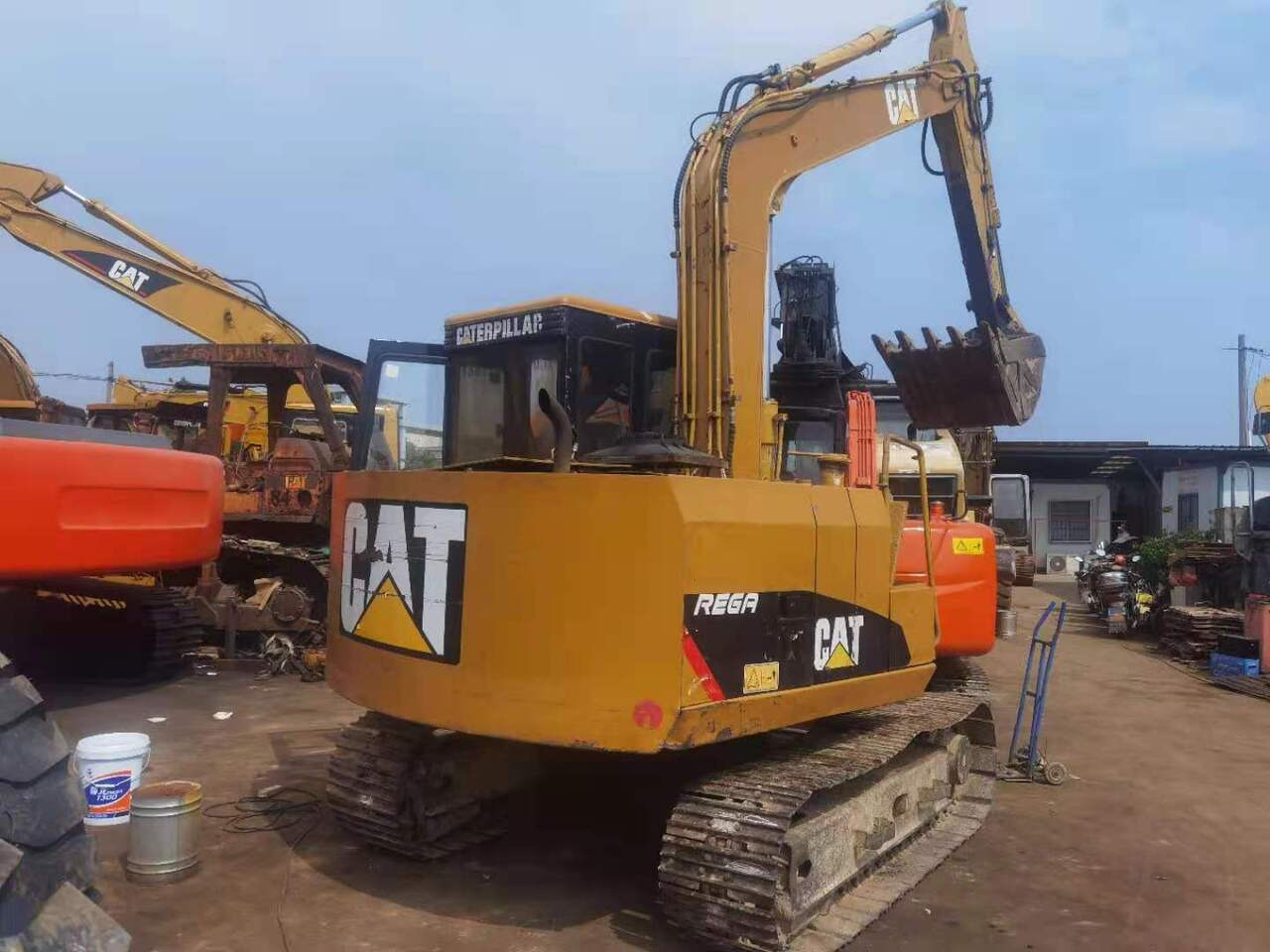 CATERPILLAR E70B - حفارات زحافة: صور 3 CATERPILLAR E70B - حفارات زحافة: صور 3