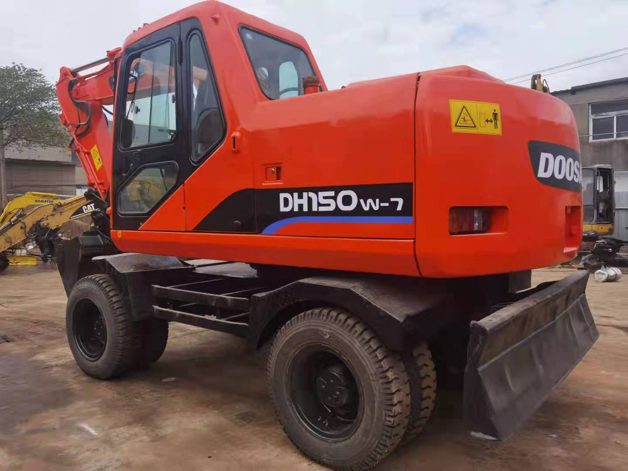 DOOSAN DH150W-7 - حفارة على عجلات: صور 2 DOOSAN DH150W-7 - حفارة على عجلات: صور 2