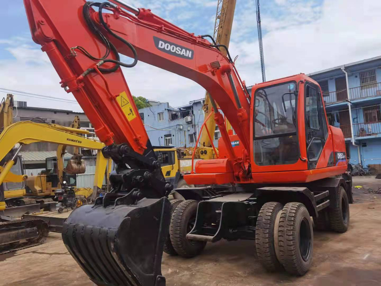 DOOSAN DH150W-7 - حفارة على عجلات: صور 3 DOOSAN DH150W-7 - حفارة على عجلات: صور 3