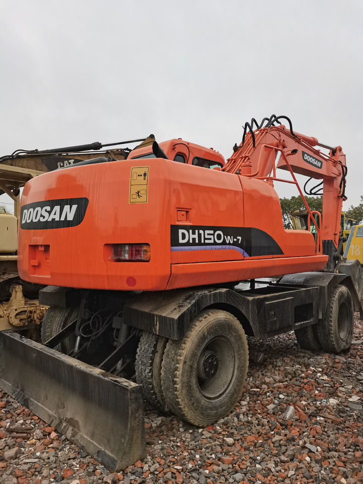 DOOSAN DH150W-7 - حفارة على عجلات: صور 1 DOOSAN DH150W-7 - حفارة على عجلات: صور 1