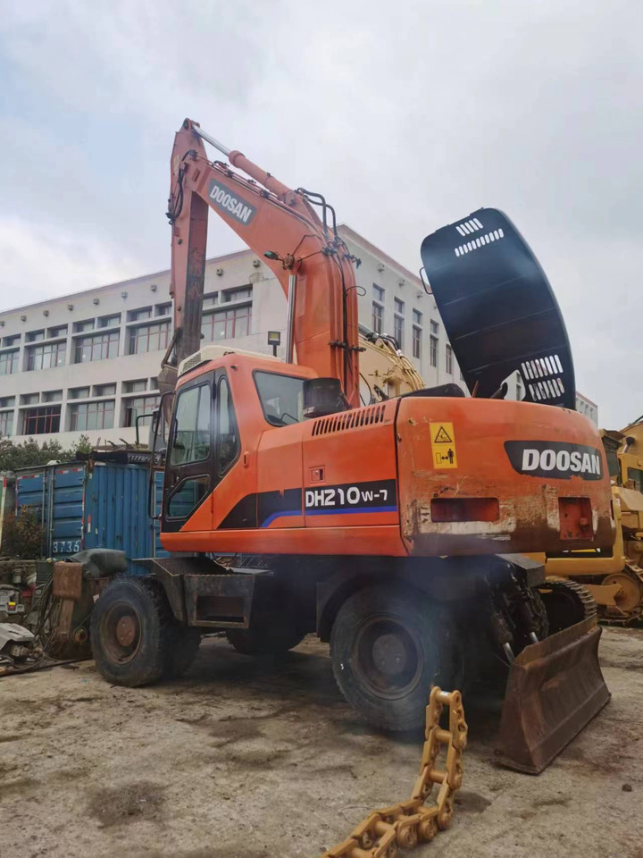 DOOSAN DH210W-7 - حفارة على عجلات: صور 1 DOOSAN DH210W-7 - حفارة على عجلات: صور 1