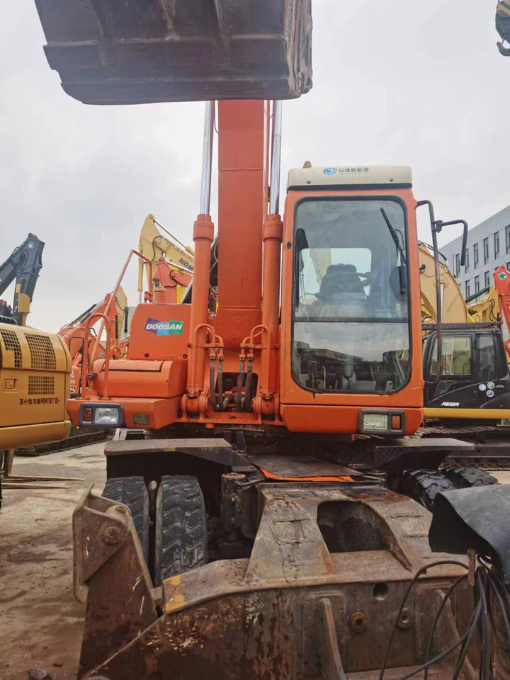 DOOSAN DH210W-7 - حفارة على عجلات: صور 4 DOOSAN DH210W-7 - حفارة على عجلات: صور 4