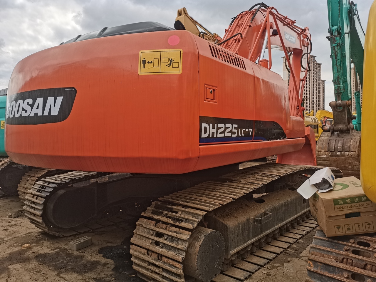 DOOSAN DH225LC-7 - حفارات زحافة: صور 1 DOOSAN DH225LC-7 - حفارات زحافة: صور 1
