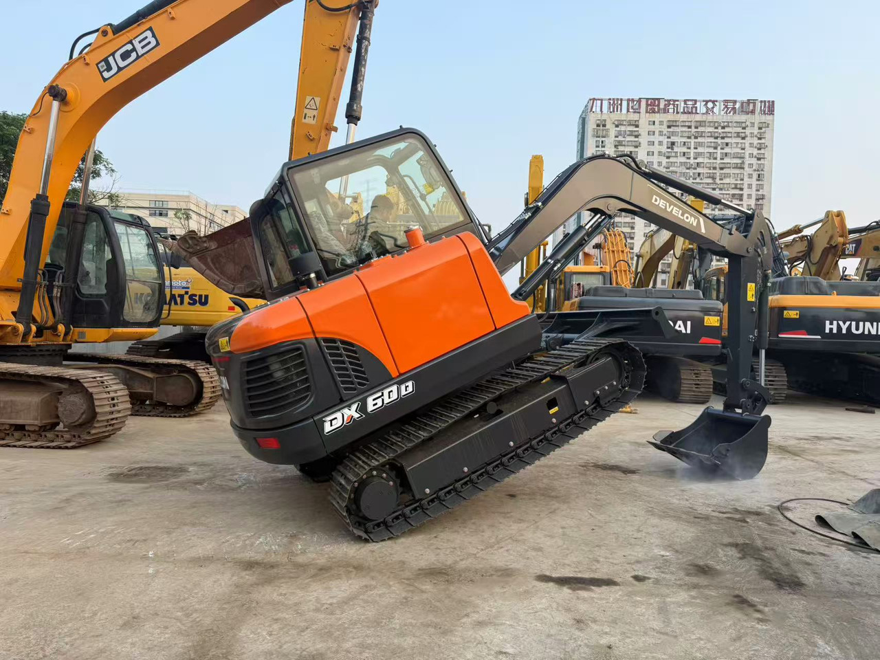 DOOSAN DX60D-10 - حفارات زحافة: صور 1 DOOSAN DX60D-10 - حفارات زحافة: صور 1