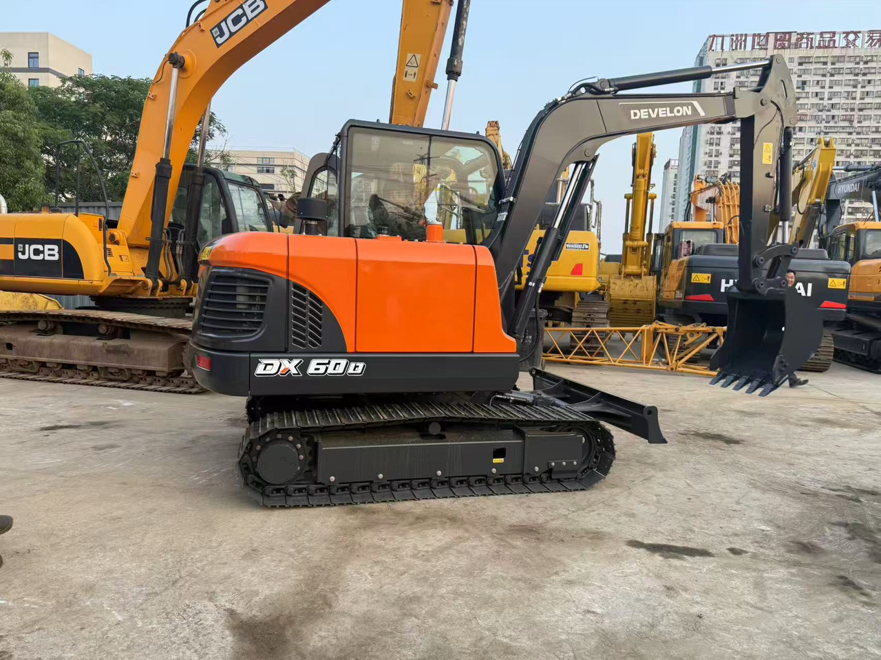 DOOSAN DX60D-10 - حفارات زحافة: صور 3 DOOSAN DX60D-10 - حفارات زحافة: صور 3