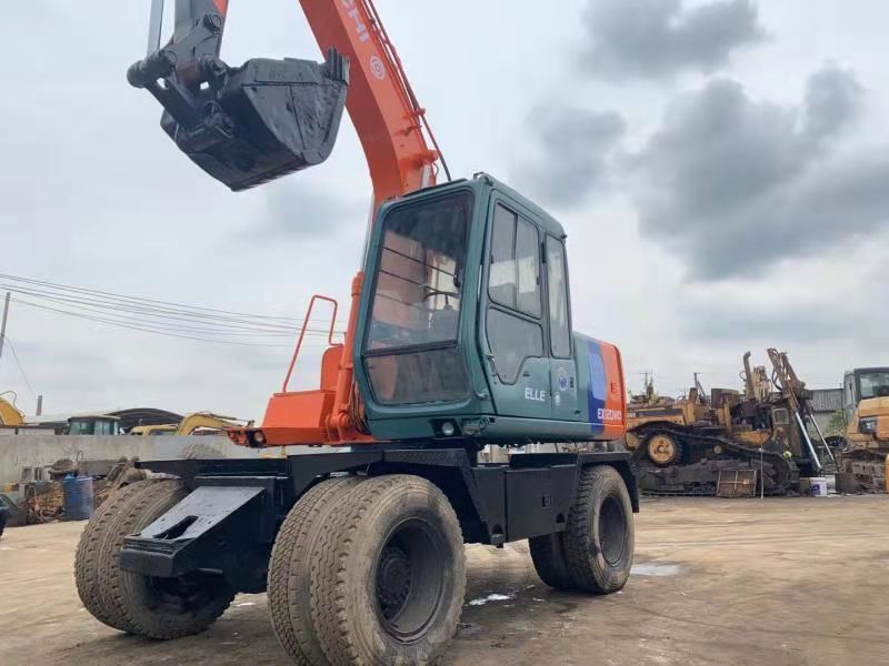HITACHI EX120WD - حفارة على عجلات: صور 3 HITACHI EX120WD - حفارة على عجلات: صور 3