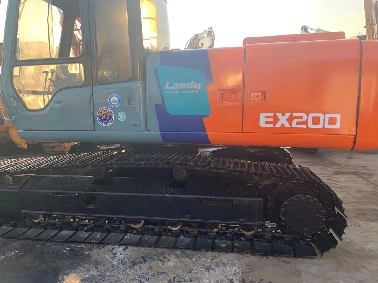HITACHI EX200-2 - حفارات زحافة: صور 5 HITACHI EX200-2 - حفارات زحافة: صور 5