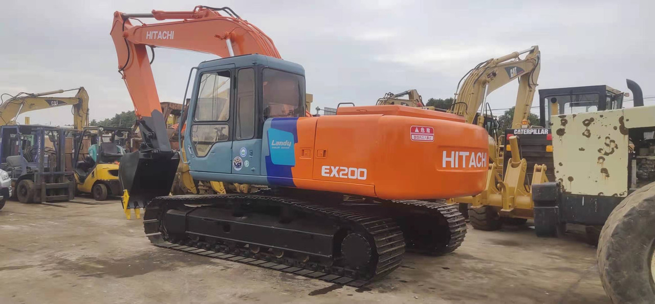 HITACHI EX200-2 - حفارات زحافة: صور 1 HITACHI EX200-2 - حفارات زحافة: صور 1