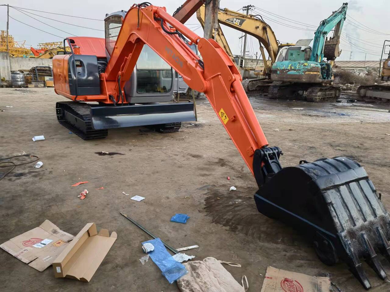 HITACHI ZX60 - حفارات زحافة: صور 2 HITACHI ZX60 - حفارات زحافة: صور 2