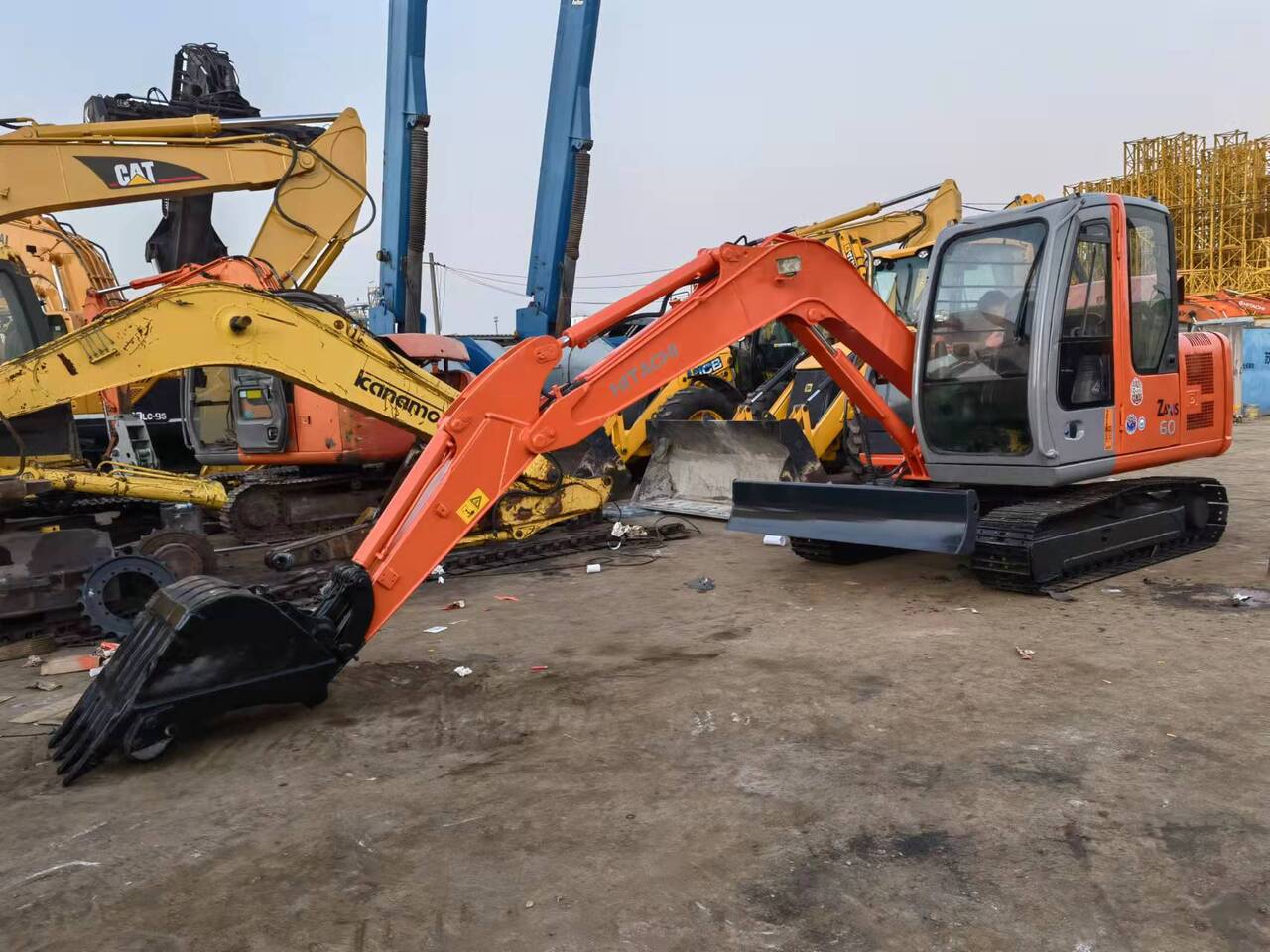 HITACHI ZX60 - حفارات زحافة: صور 3 HITACHI ZX60 - حفارات زحافة: صور 3