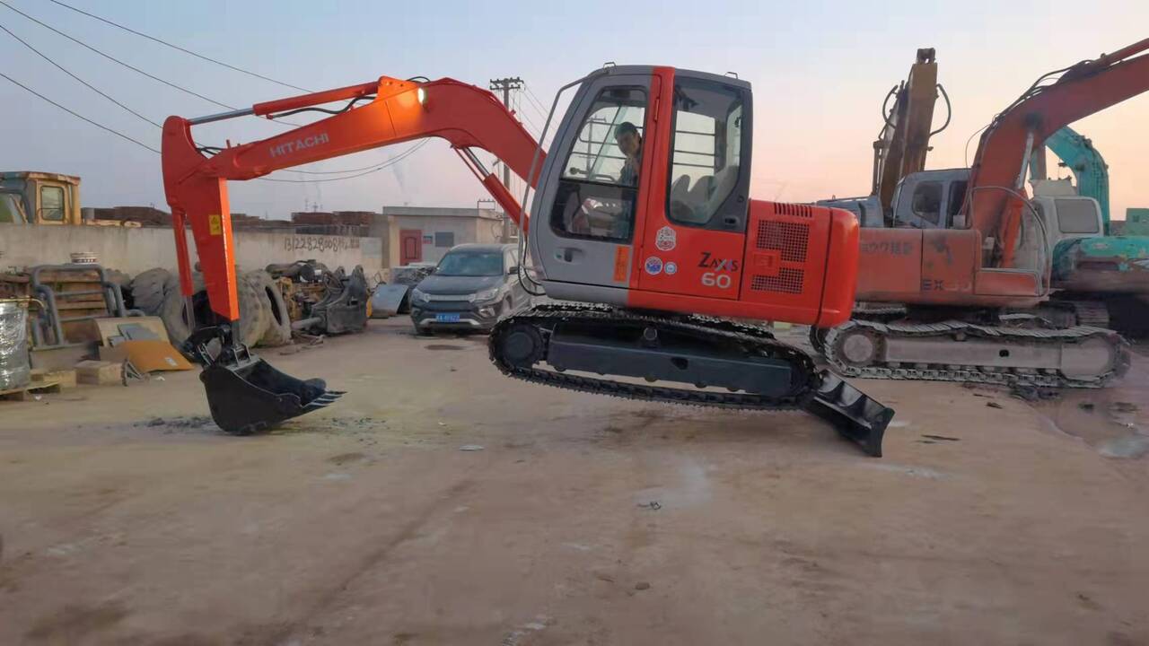 HITACHI ZX60 - حفارات زحافة: صور 4 HITACHI ZX60 - حفارات زحافة: صور 4
