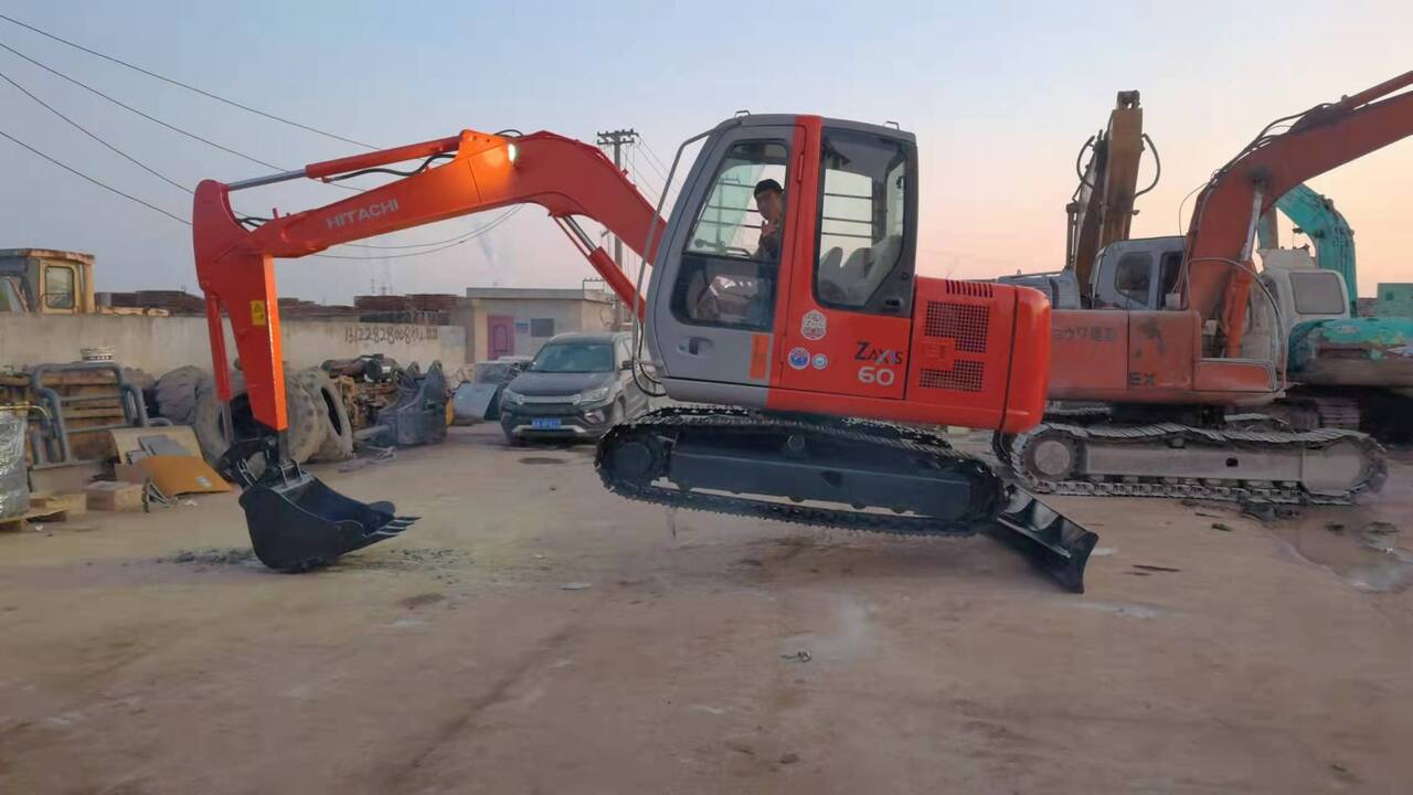 HITACHI ZX60 - حفارات زحافة: صور 5 HITACHI ZX60 - حفارات زحافة: صور 5