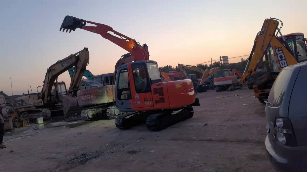 HITACHI ZX60 - حفارات زحافة: صور 1 HITACHI ZX60 - حفارات زحافة: صور 1