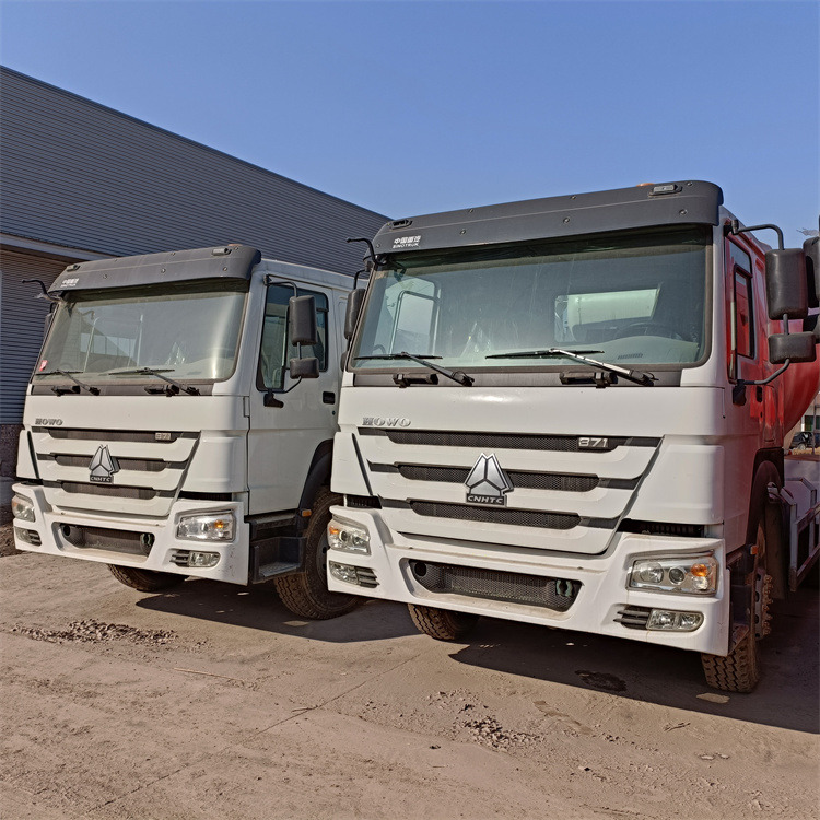 HOWO HOWO-white mixer pump truck - خلاطة مع مضخة: صور 1 HOWO HOWO-white mixer pump truck - خلاطة مع مضخة: صور 1