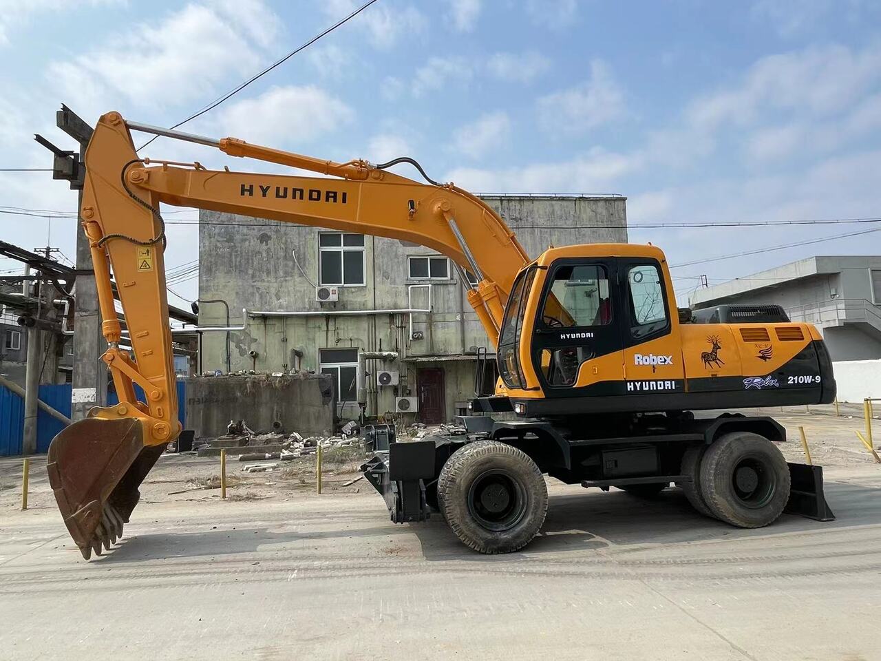 HYUNDAI 210W-9 - حفارة على عجلات: صور 1 HYUNDAI 210W-9 - حفارة على عجلات: صور 1