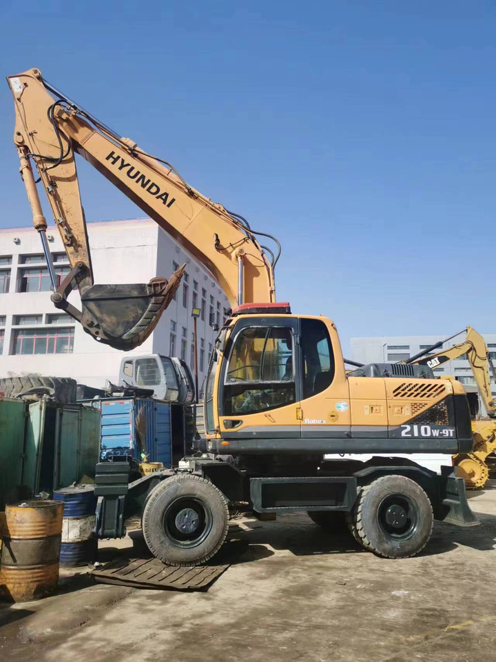 HYUNDAI 210W-9 - حفارة على عجلات: صور 2 HYUNDAI 210W-9 - حفارة على عجلات: صور 2