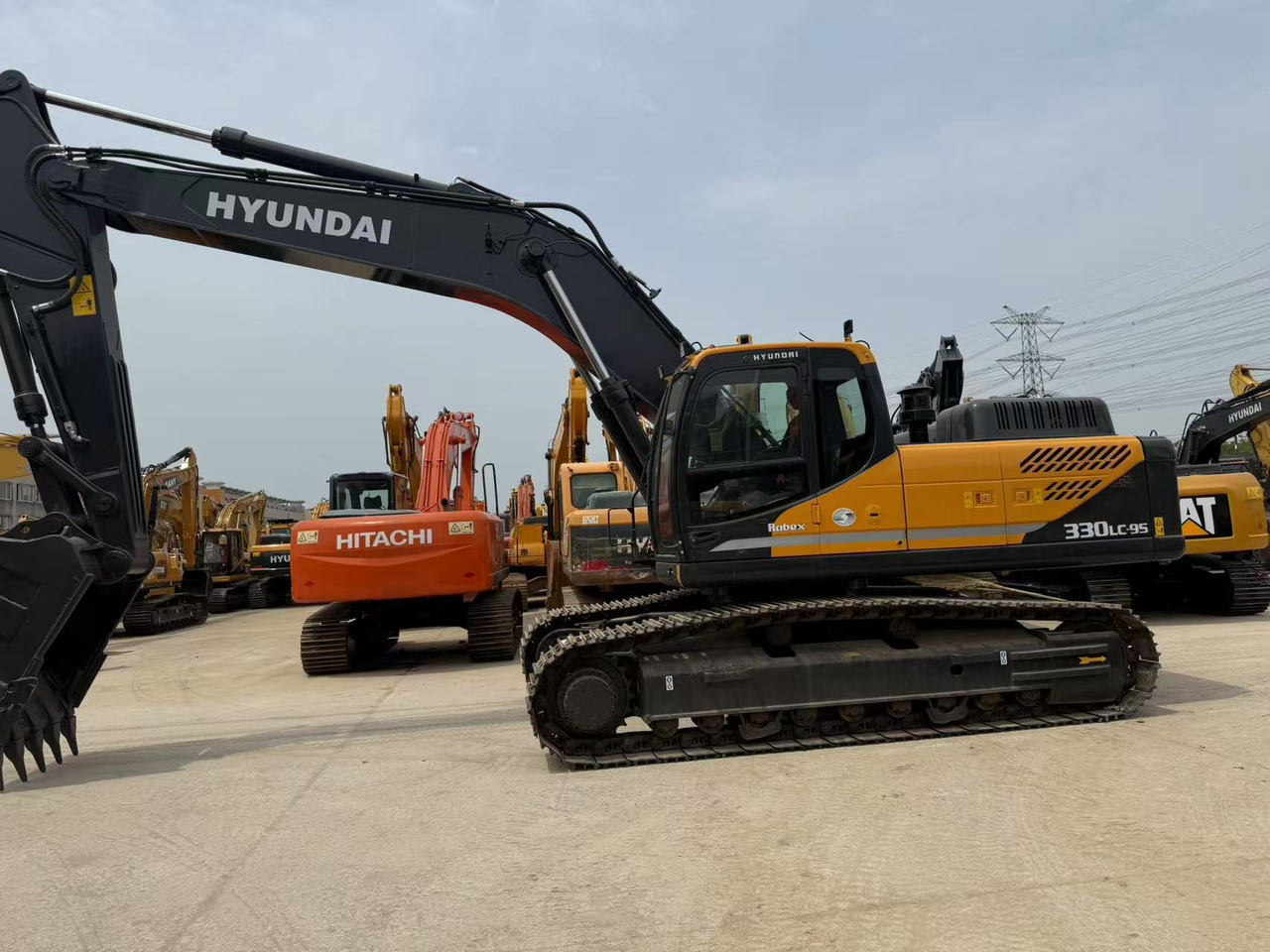 Hyundai R330LC-9S - حفارات زحافة: صور 1 Hyundai R330LC-9S - حفارات زحافة: صور 1