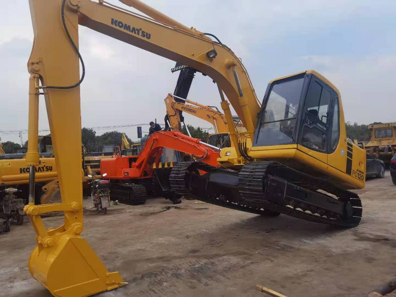 KOMATSU PC120-6 - حفارات زحافة: صور 5 KOMATSU PC120-6 - حفارات زحافة: صور 5