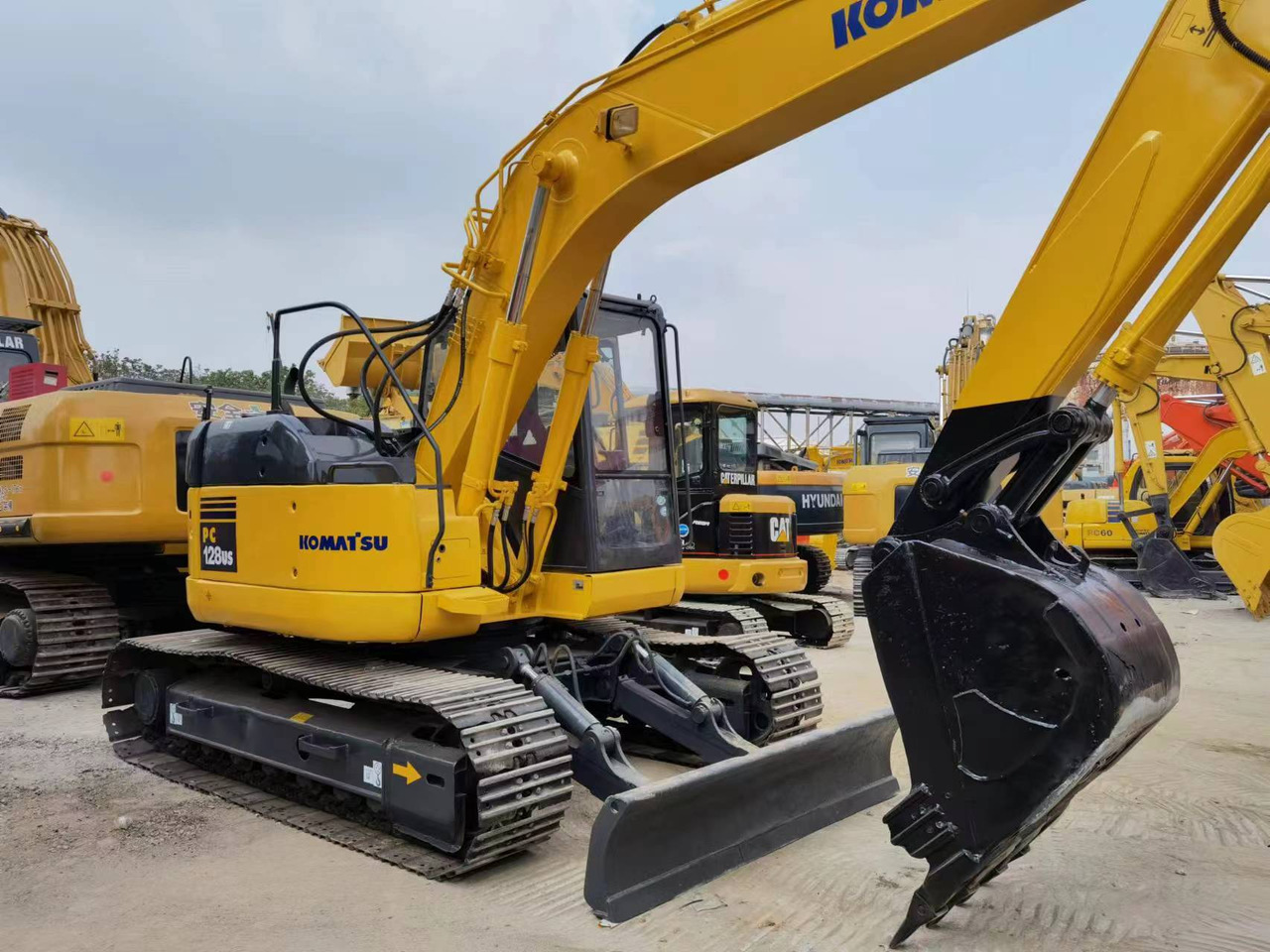 KOMATSU PC128 - حفارات زحافة: صور 4 KOMATSU PC128 - حفارات زحافة: صور 4