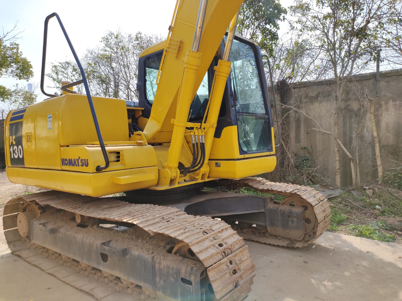 KOMATSU PC130-7 - حفارات زحافة: صور 2 KOMATSU PC130-7 - حفارات زحافة: صور 2