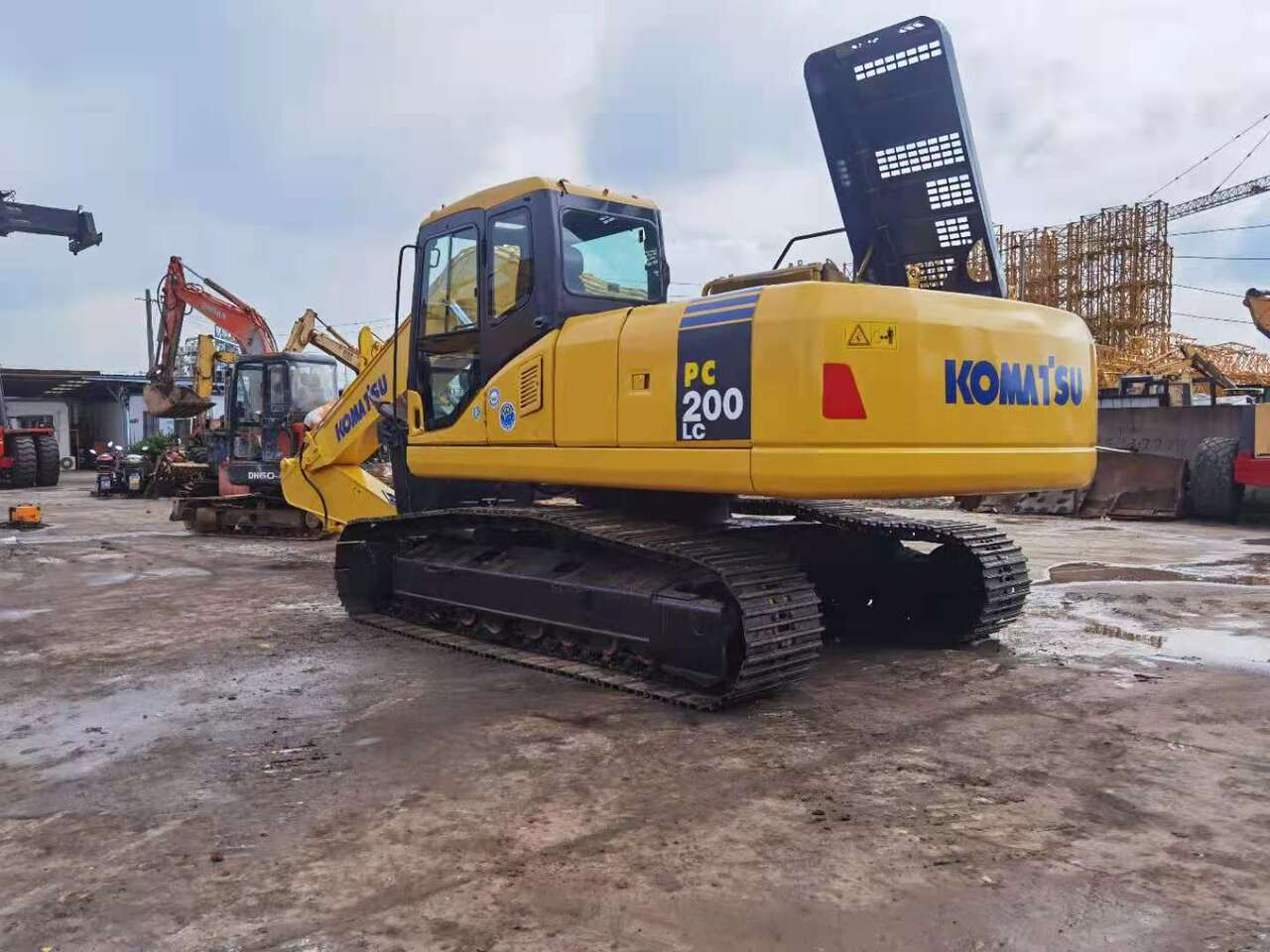 KOMATSU PC200LC - حفارات زحافة: صور 1 KOMATSU PC200LC - حفارات زحافة: صور 1