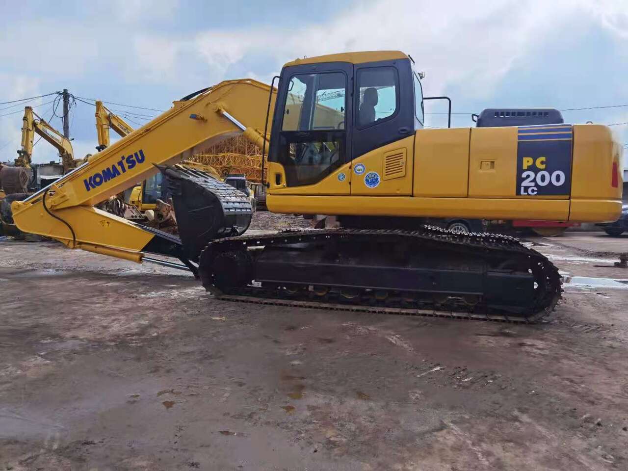 KOMATSU PC200LC - حفارات زحافة: صور 3 KOMATSU PC200LC - حفارات زحافة: صور 3