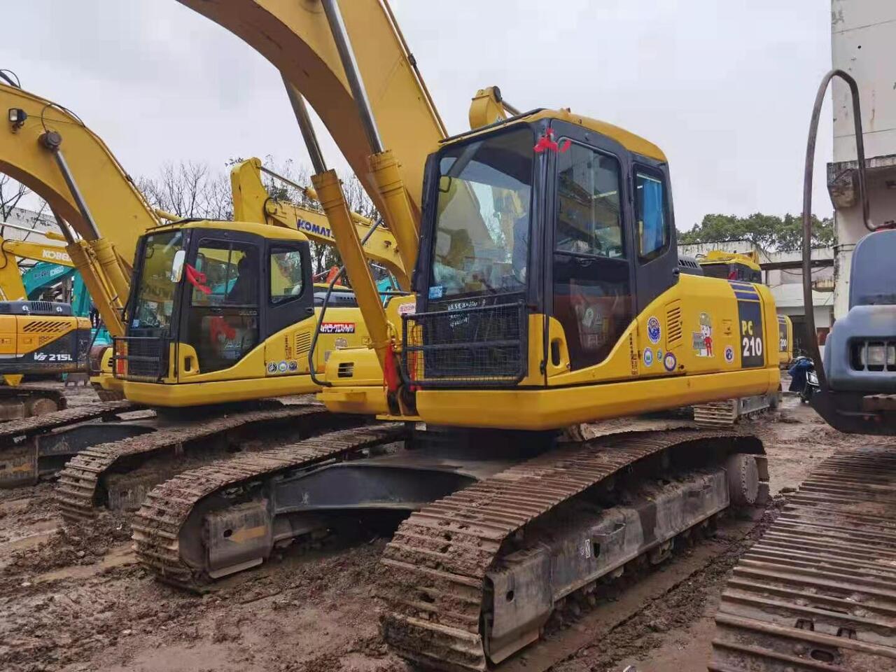 KOMATSU PC210-7 -excavator - حفارات زحافة: صور 3 KOMATSU PC210-7 -excavator - حفارات زحافة: صور 3