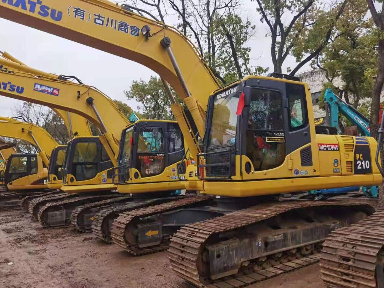 KOMATSU PC210-8 - حفارات زحافة: صور 2 KOMATSU PC210-8 - حفارات زحافة: صور 2