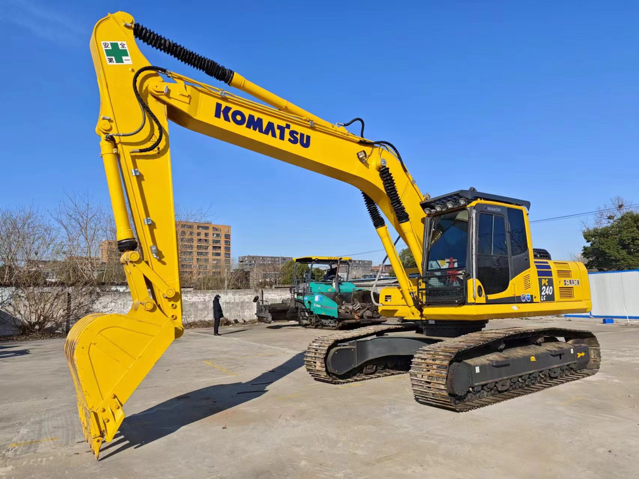 KOMATSU PC240LC-8N1 - حفارة: صور 1 KOMATSU PC240LC-8N1 - حفارة: صور 1