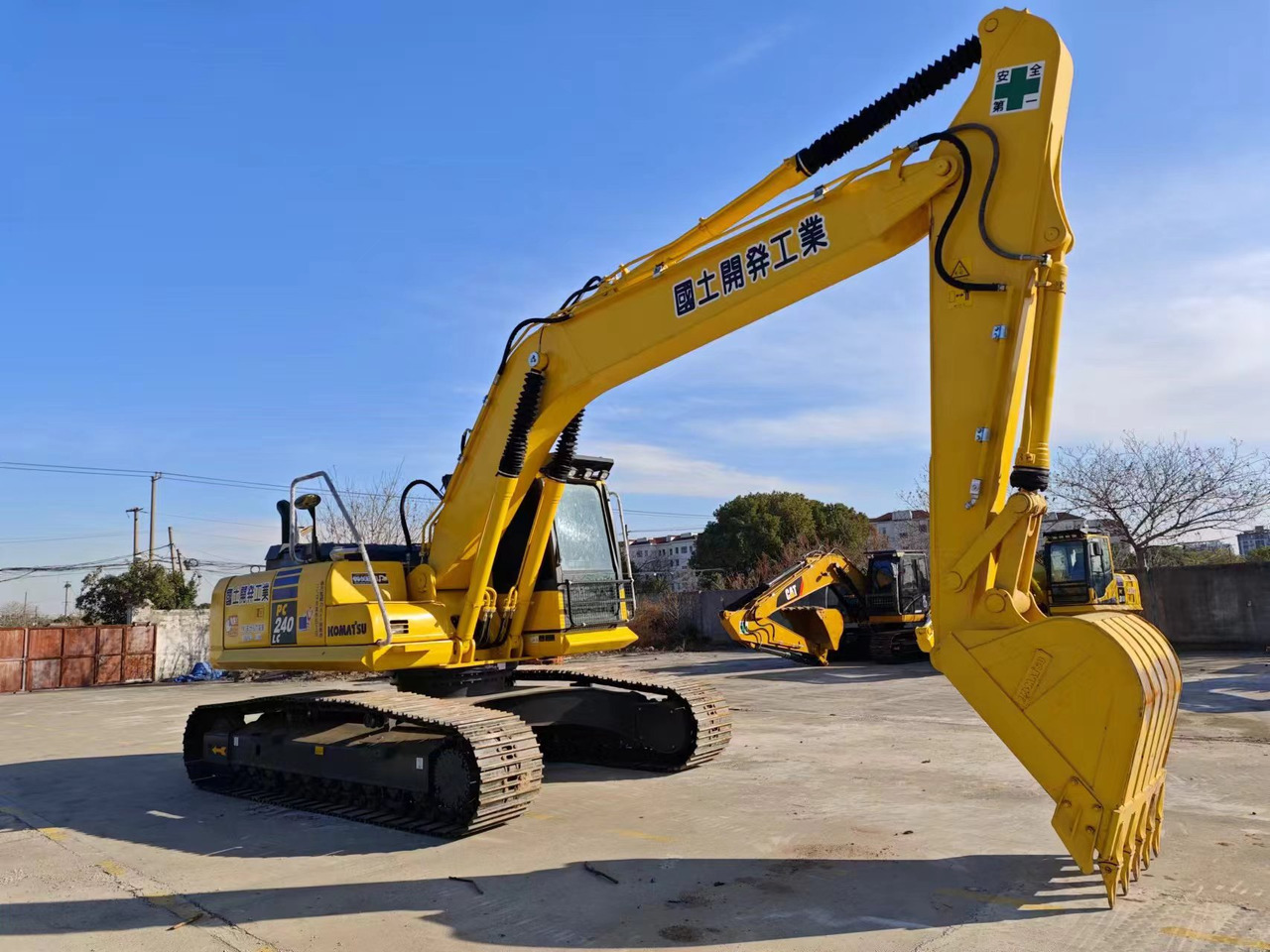 KOMATSU PC240LC-8N1 - حفارة: صور 2 KOMATSU PC240LC-8N1 - حفارة: صور 2