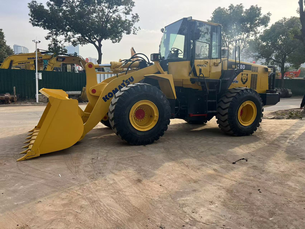 KOMATSU WA380-6 - اللودر بعجل: صور 4 KOMATSU WA380-6 - اللودر بعجل: صور 4