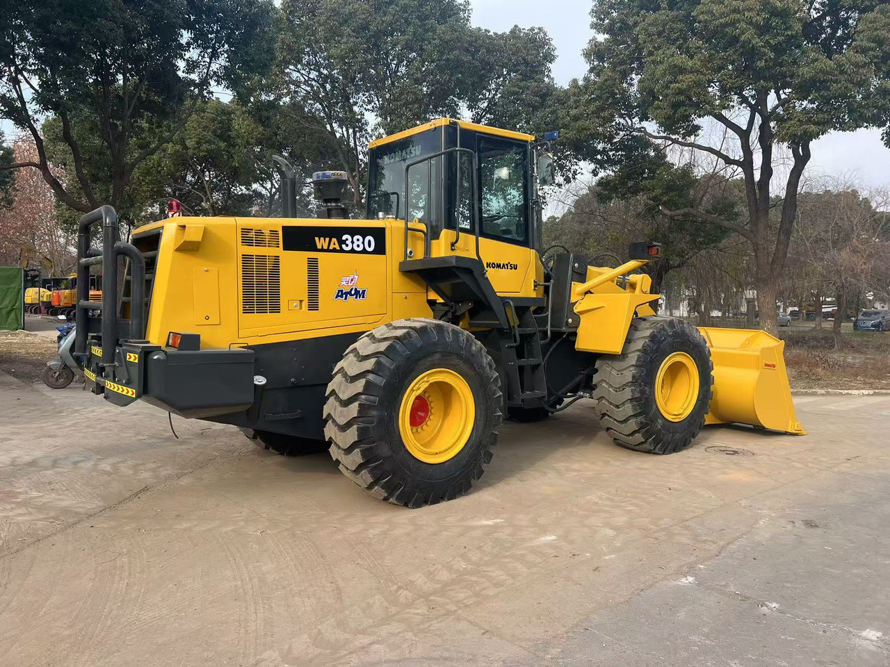 KOMATSU WA380-6 - اللودر بعجل: صور 1 KOMATSU WA380-6 - اللودر بعجل: صور 1