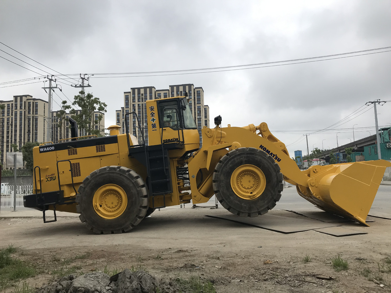 KOMATSU WA600-3 - اللودر بعجل: صور 3 KOMATSU WA600-3 - اللودر بعجل: صور 3