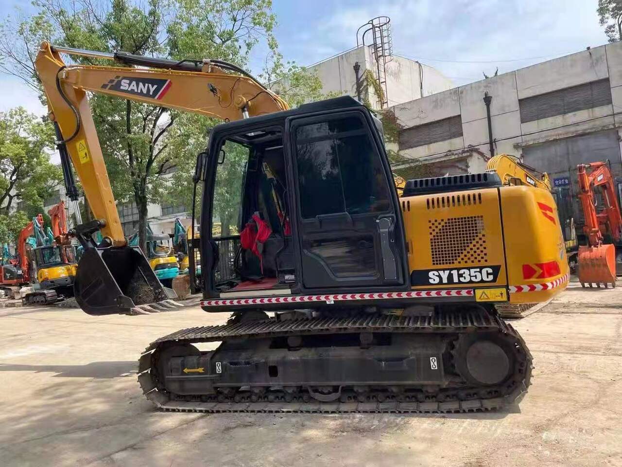 SANY SY135C - حفارات زحافة: صور 1 SANY SY135C - حفارات زحافة: صور 1