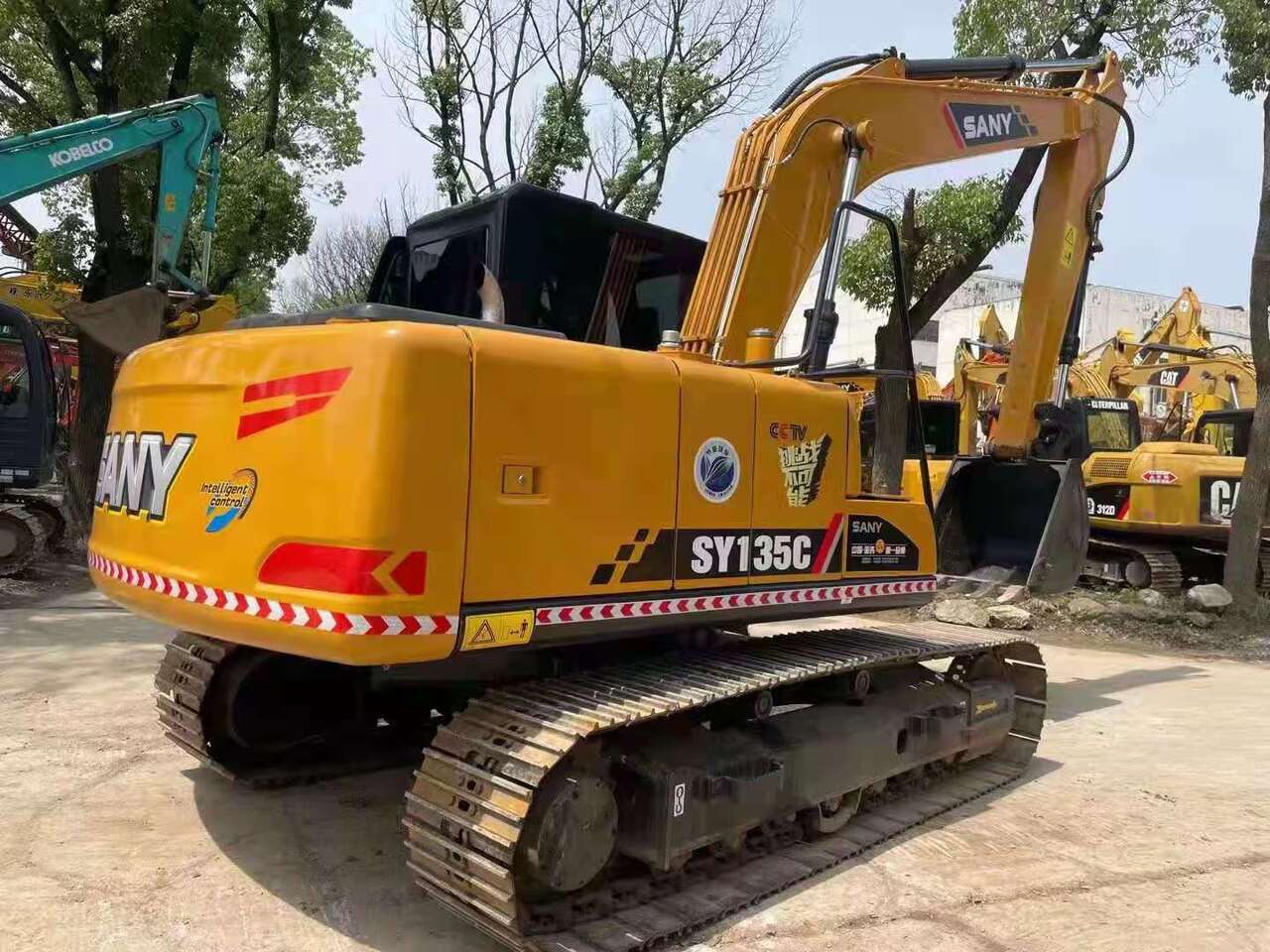 SANY SY135C - حفارات زحافة: صور 2 SANY SY135C - حفارات زحافة: صور 2