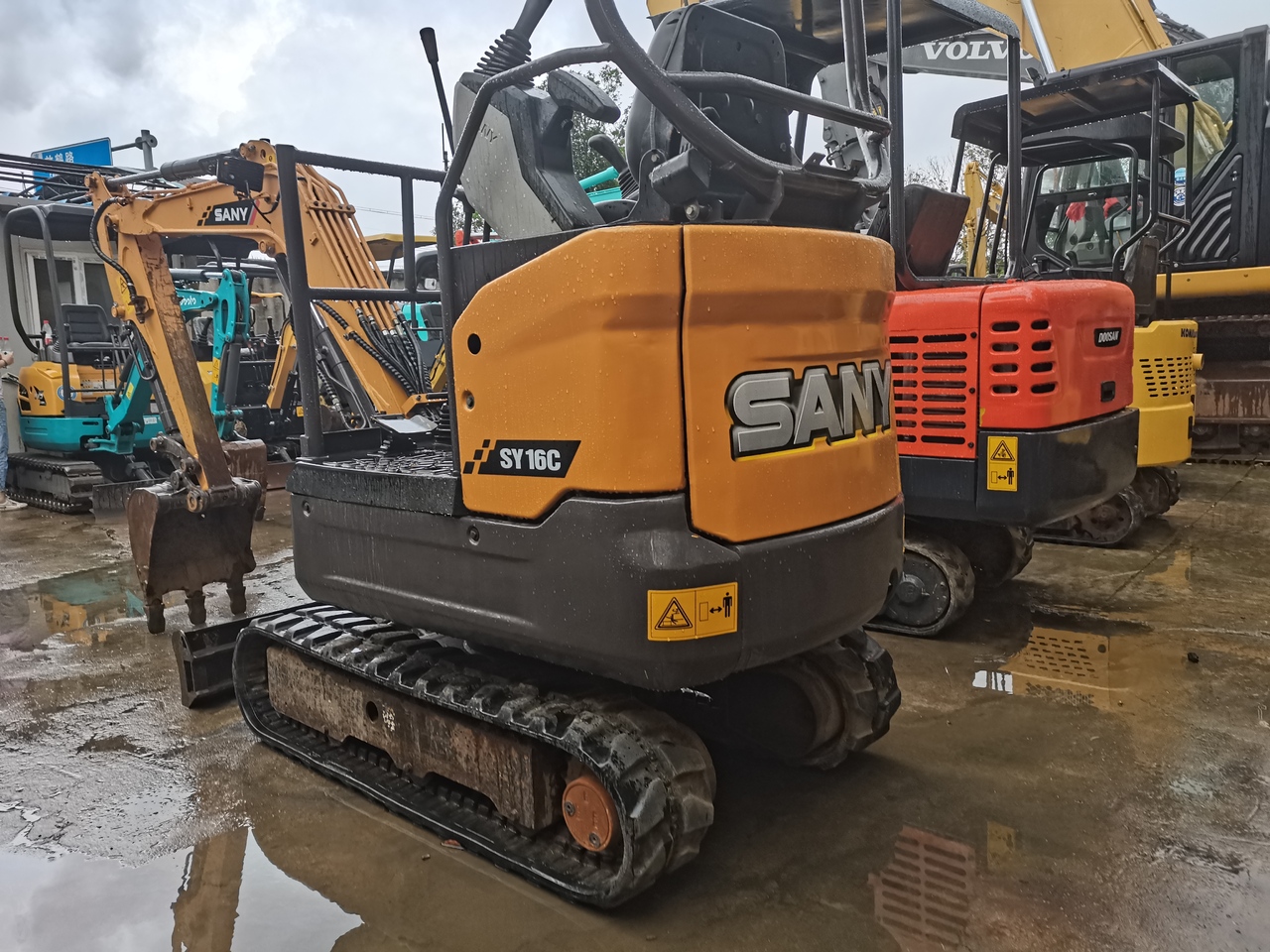 SANY SY16C -excavator - حفارات زحافة: صور 5 SANY SY16C -excavator - حفارات زحافة: صور 5