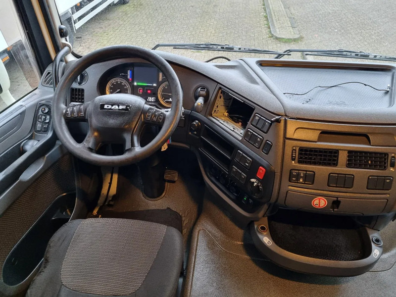 Interior photo 1: شاحنة جرار DAF XF 106.440 EURO 6/ Intarder/ Webasto/ ADR / Klima