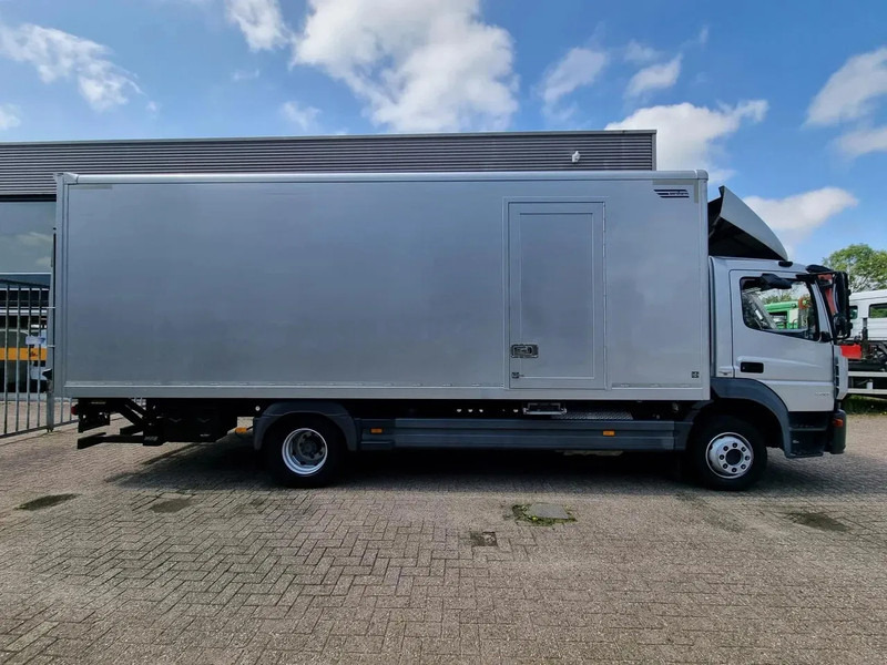 Mercedes-Benz Atego 1218 Koffer/ Ladebordwand/ Airco/ Grau Metallic - بصندوق مغلق شاحنة: صور 2 Mercedes-Benz Atego 1218 Koffer/ Ladebordwand/ Airco/ Grau Metallic - بصندوق مغلق شاحنة: صور 2