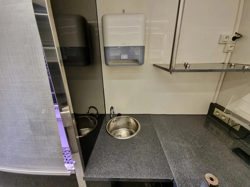 Mercedes-Benz Sprinter 513 CDI/ Foodtruck/ Verkoopwagen/ Camper - شاحنات طعام: صور 5 Mercedes-Benz Sprinter 513 CDI/ Foodtruck/ Verkoopwagen/ Camper - شاحنات طعام: صور 5