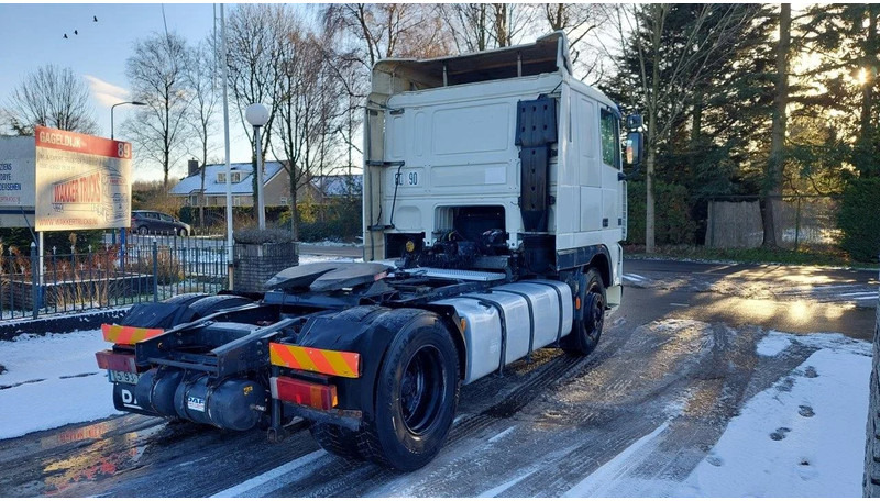 DAF XF 95.430 EURO 2 MANUAL GEARBOX - شاحنة جرار: صور 3 DAF XF 95.430 EURO 2 MANUAL GEARBOX - شاحنة جرار: صور 3