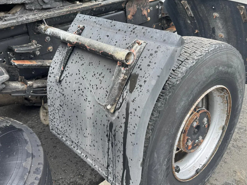 شاحنة جرار Scania P113-320 BIG AXLE FULL STEEL SPRING MANUAL GEARBOX: صور 9