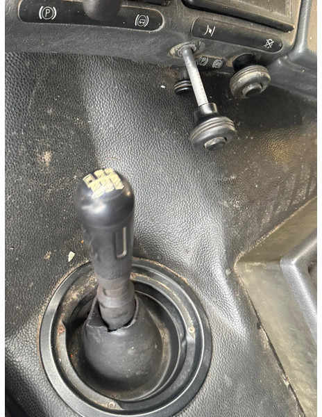 شاحنة جرار Scania P113-320 BIG AXLE FULL STEEL SPRING MANUAL GEARBOX: صور 12